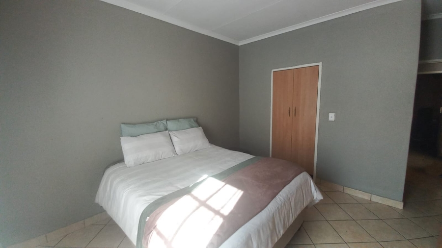 2 Bedroom Property for Sale in Waterval East North West